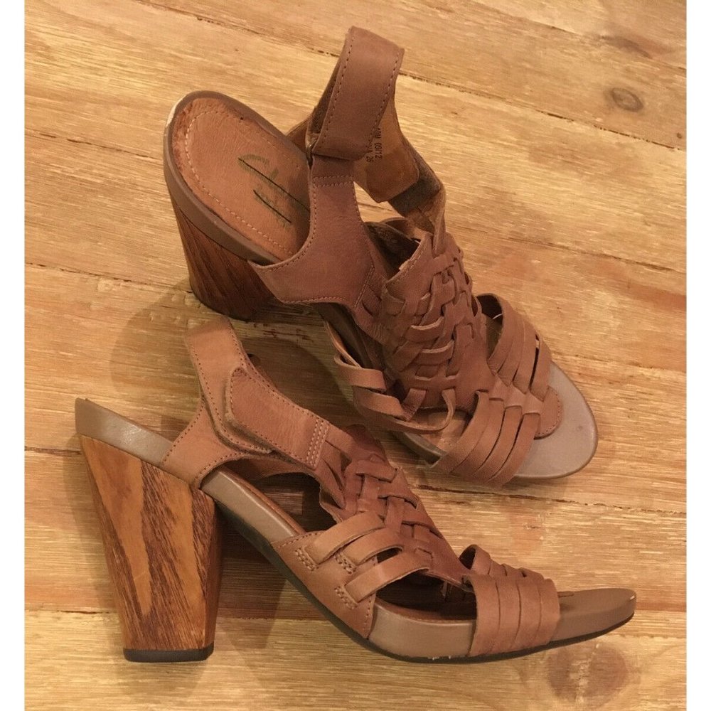 CLARKS INDIGO "Rosa Central" Taupe Woven Leather Sandals Heels Womens Size 10M